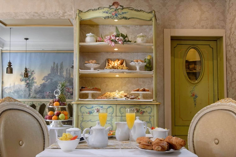 Breakfast Room