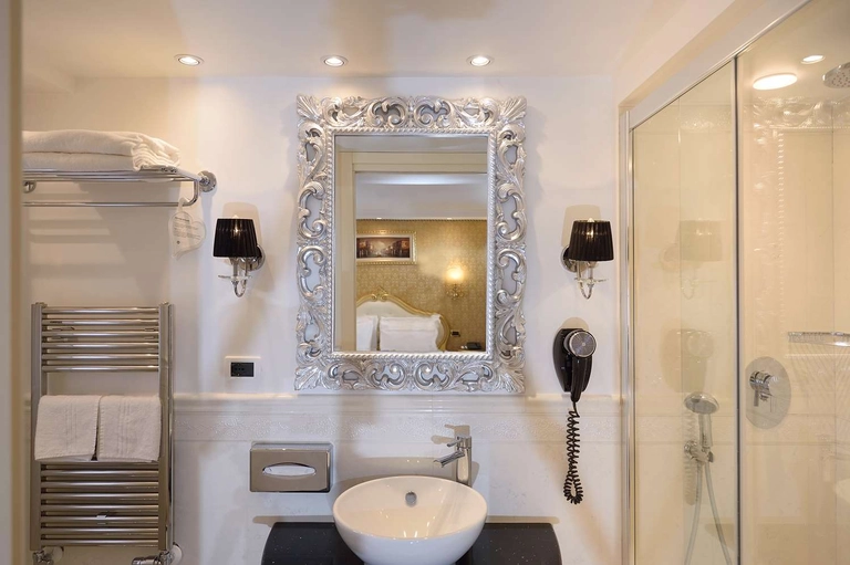 Venetian Style Room for Three