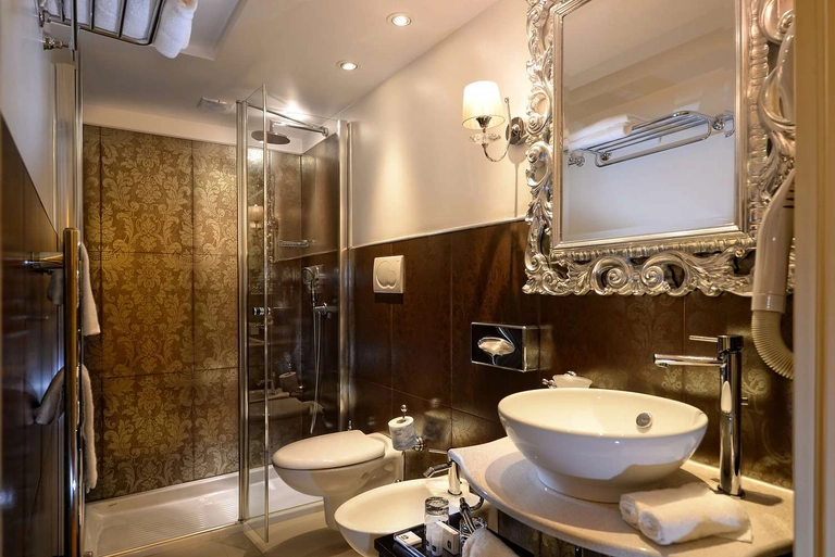 Venetian Style Room for Three