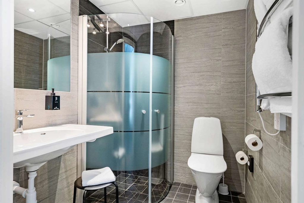 Best Western John Bauer Twin Room bathroom