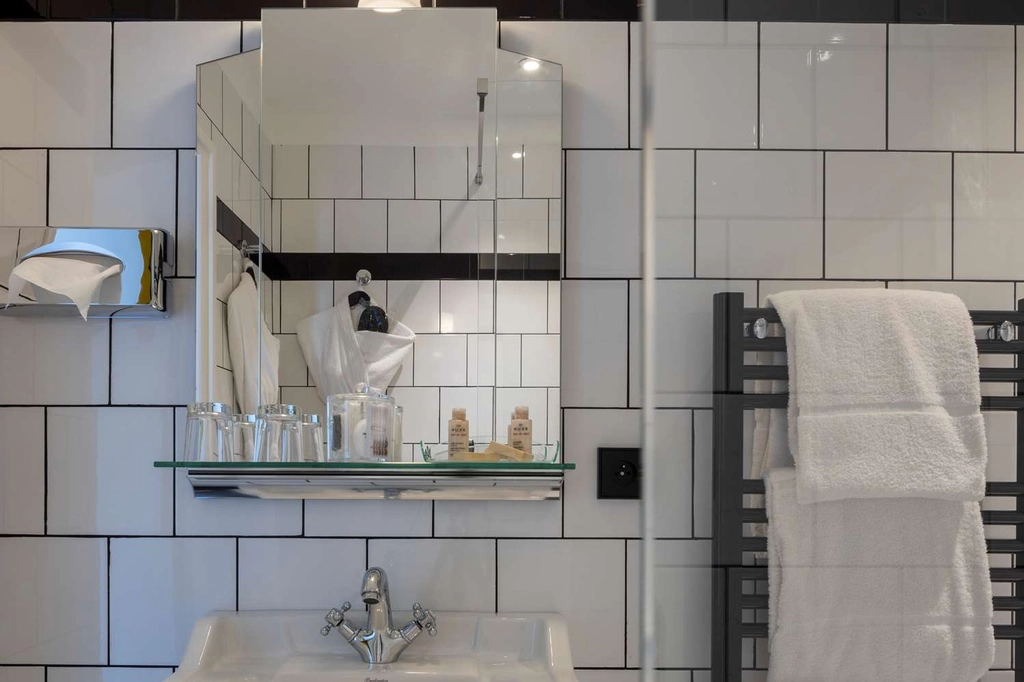 Guest Room Bath