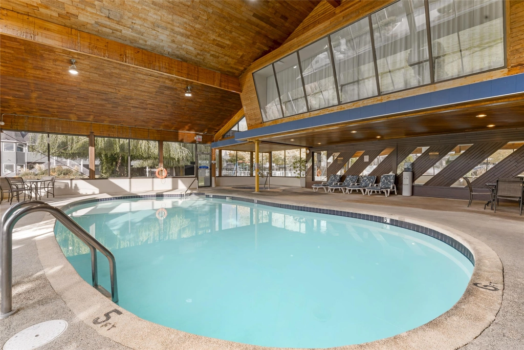 Indoor Pool / Hot Tub
