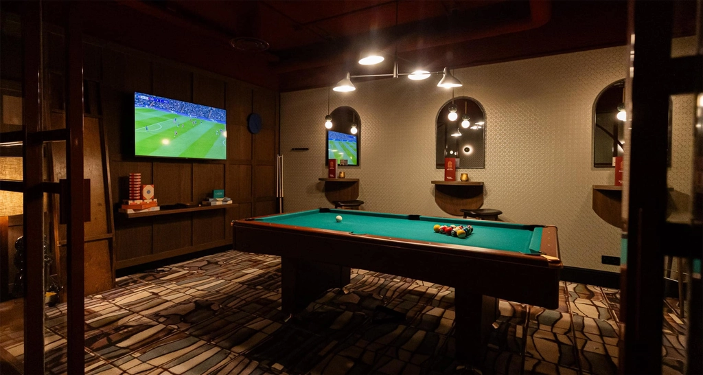 Pool table