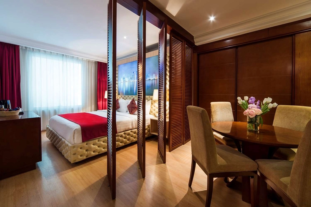 Executive Suite Queen