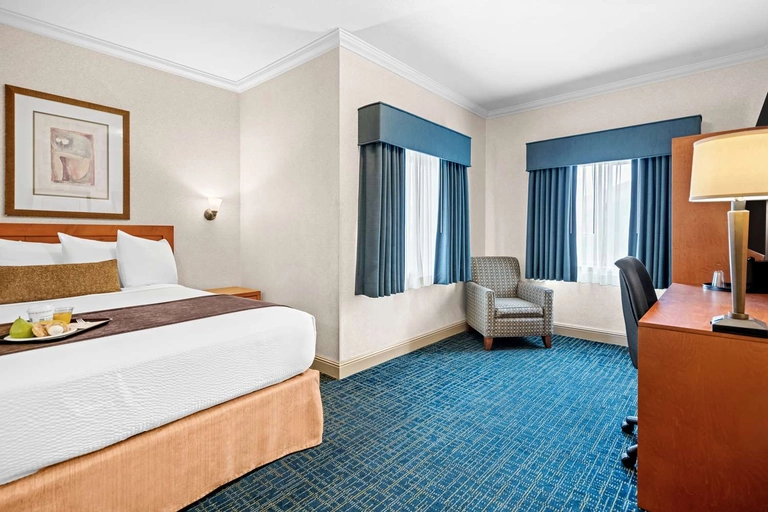 Queen Room
