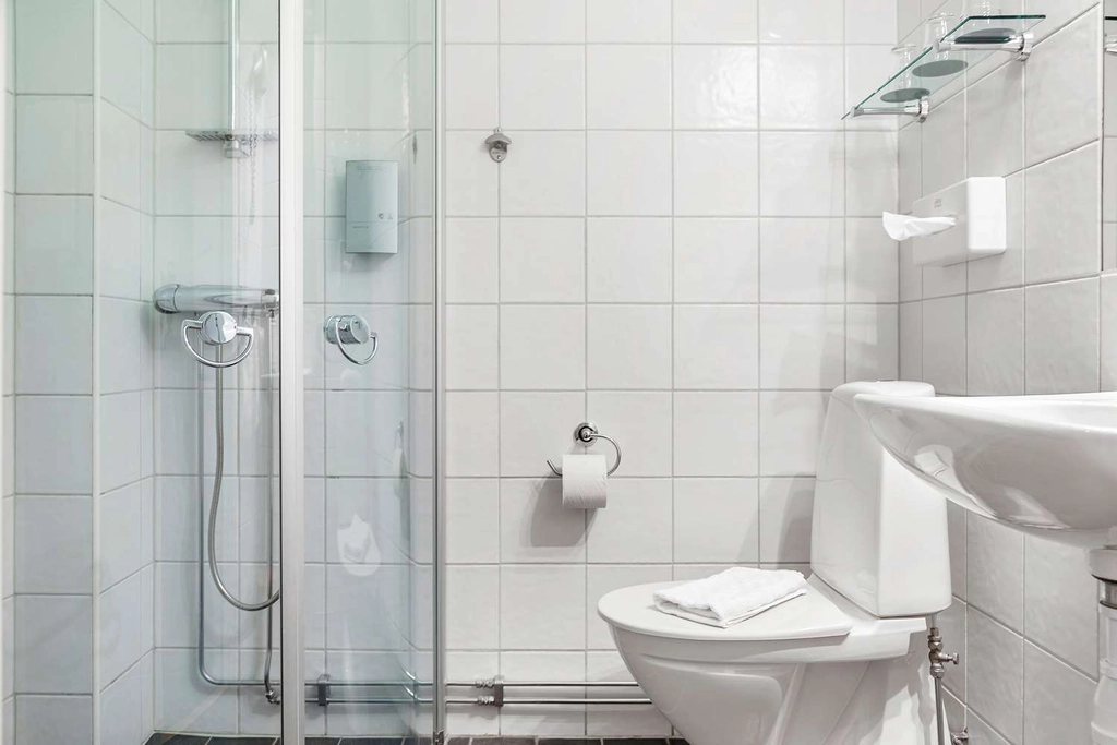 Bathroom BW Tidbloms Hotel