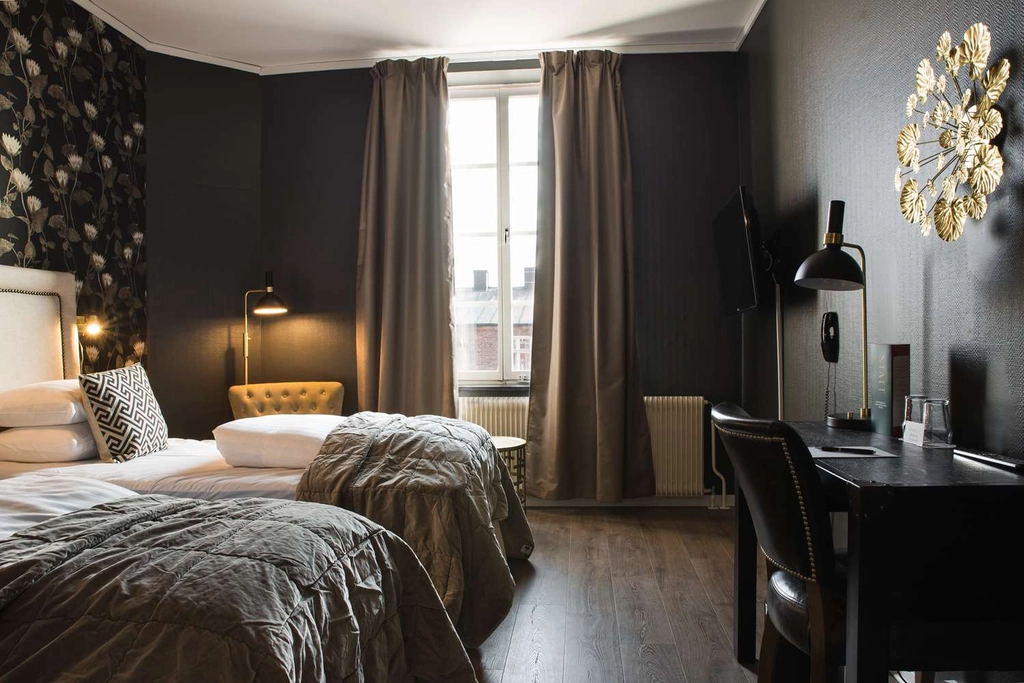 Guest Room with Two Twin Beds