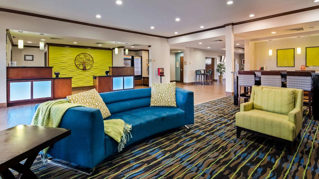 Lobby & Sitting Area