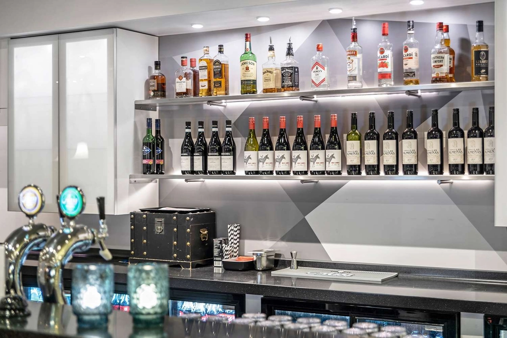 Best Western Leto Arena bar reception