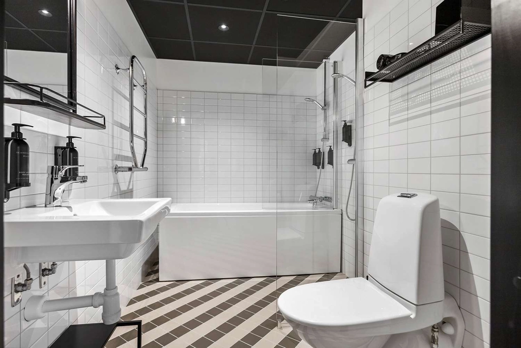 Suite Bathroom