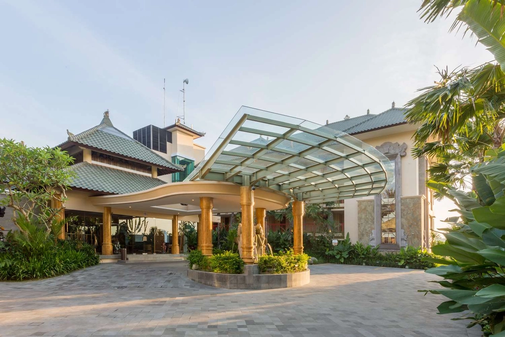 Seres Springs Resort & Spa Entrance