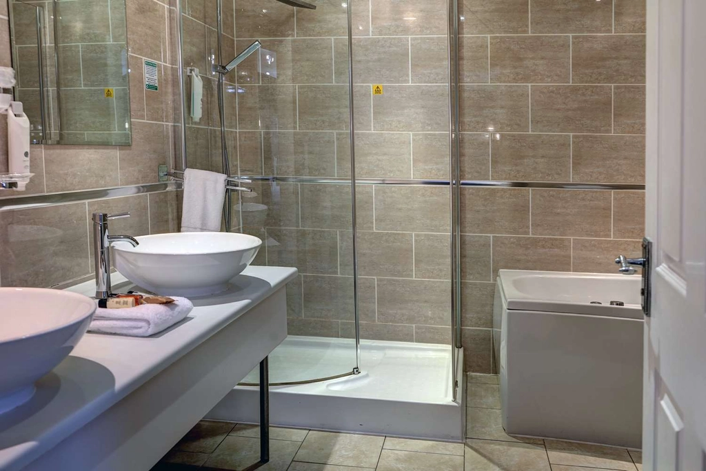 Suite Bath with Jacuzzi® Tub