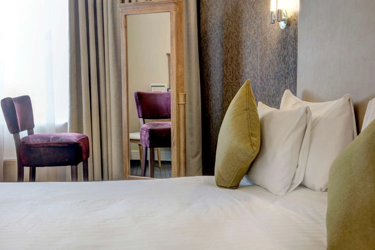 thurrock hotel bedrooms