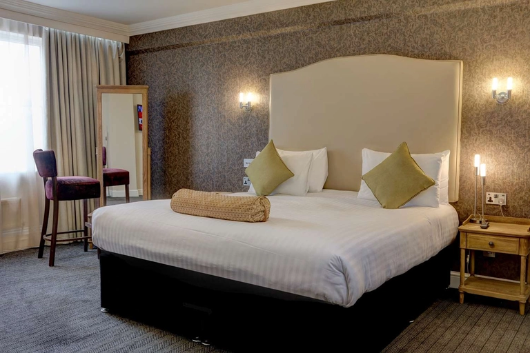 Suite Bath with Jacuzzi® Tub