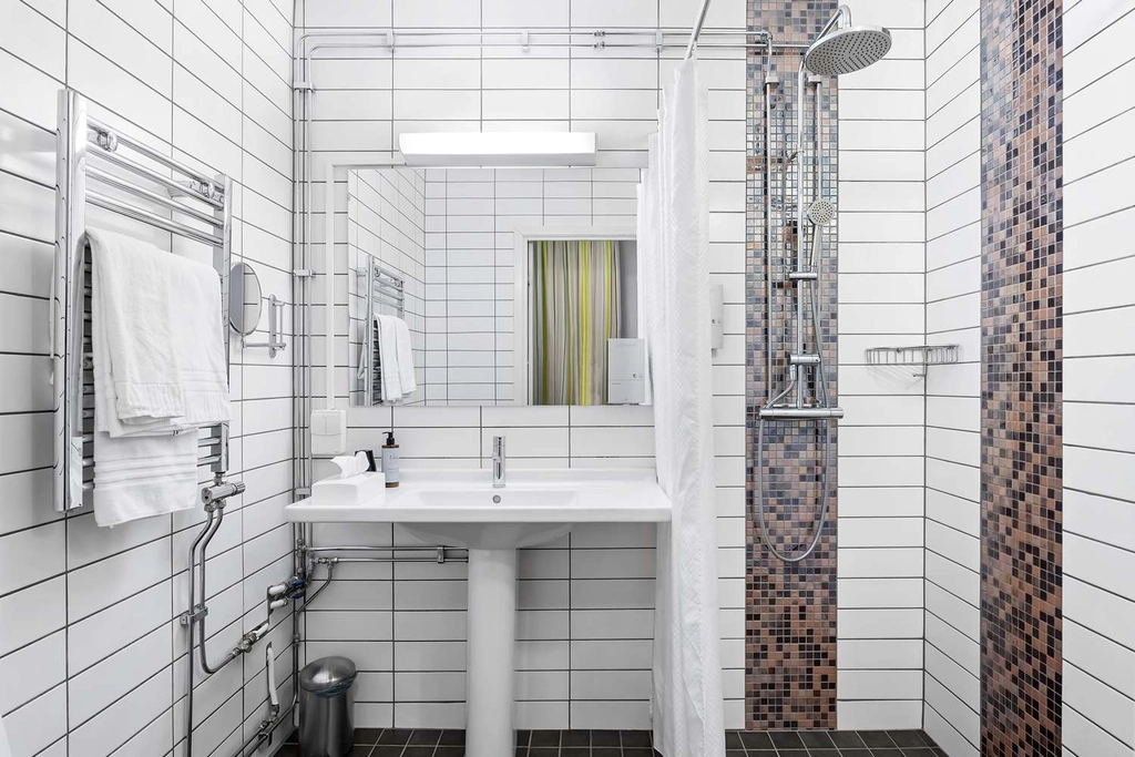 Superior bathroom BW Plus Grand Hotell Elektra