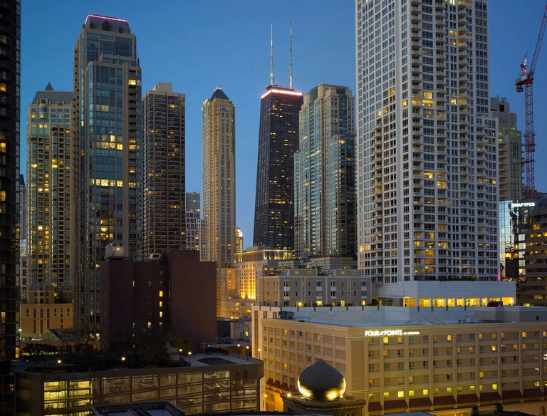 Standard City-view Queen Guestroom at ACME Hotel Company