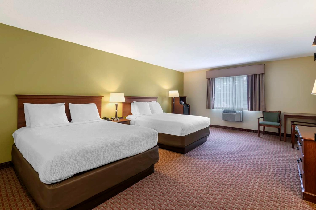2 Queen Bed Room