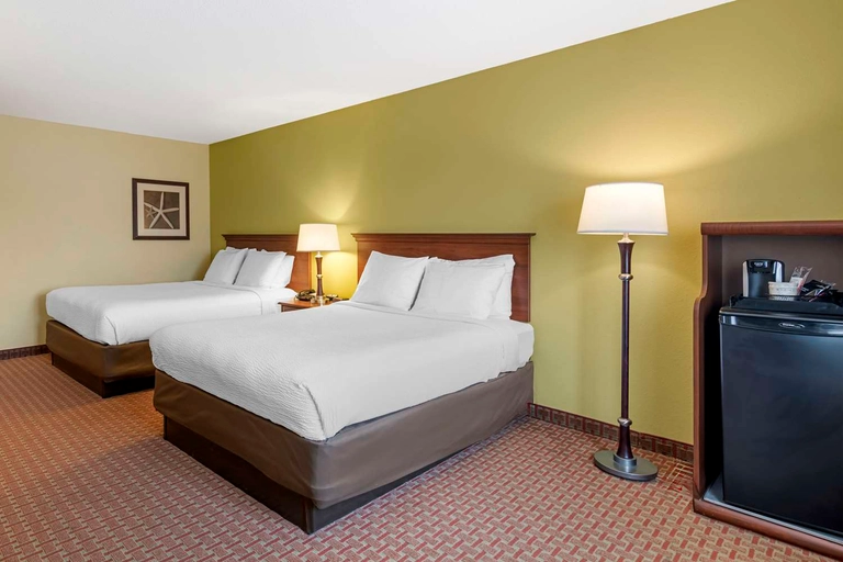 2 Queen Bed Room