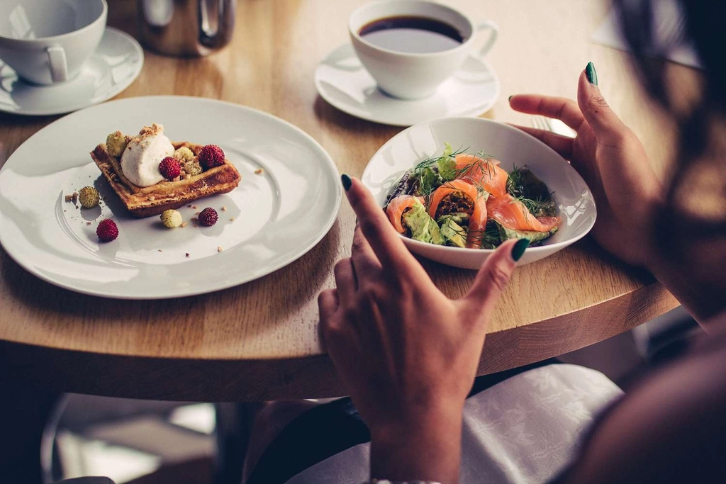 Buffet and la carte breakfast