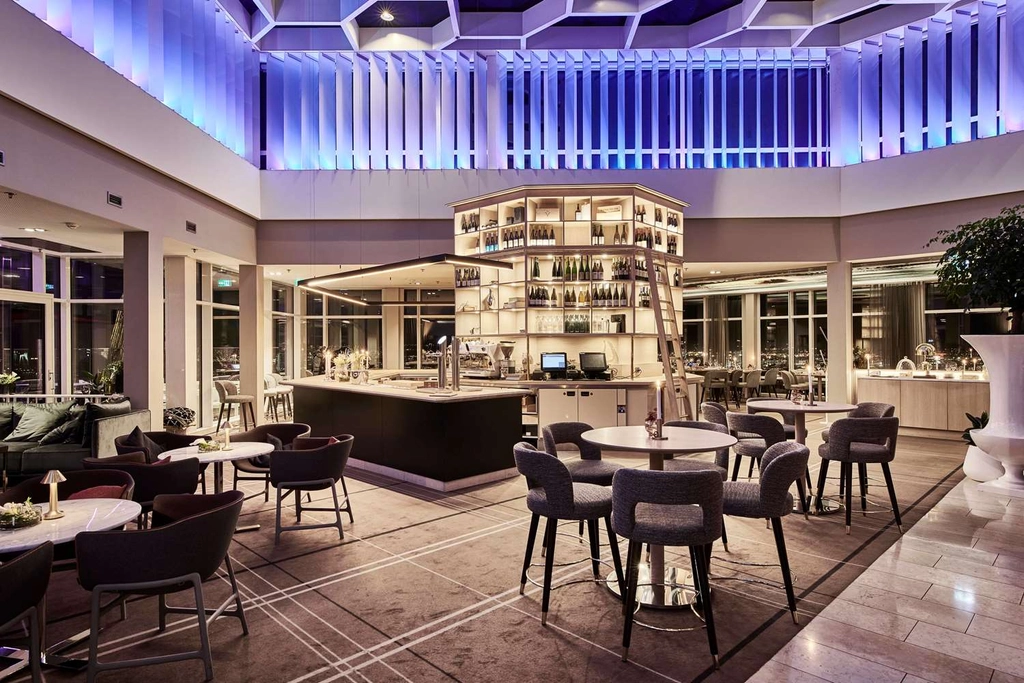 Upper House Bar and Lounge
