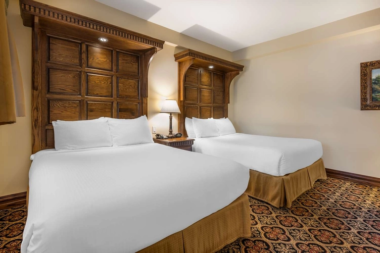 2 Queen Bed Room