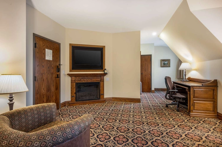 2 Queen Bed Room