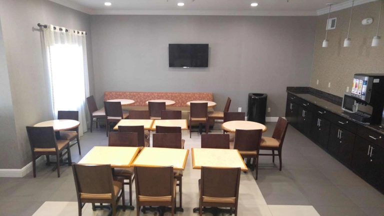 Breakfast Dining Area