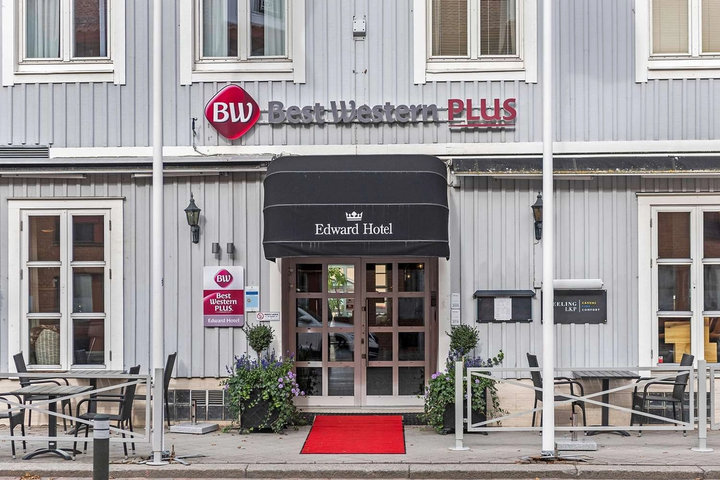 Exterior BW Plus Edward Hotel