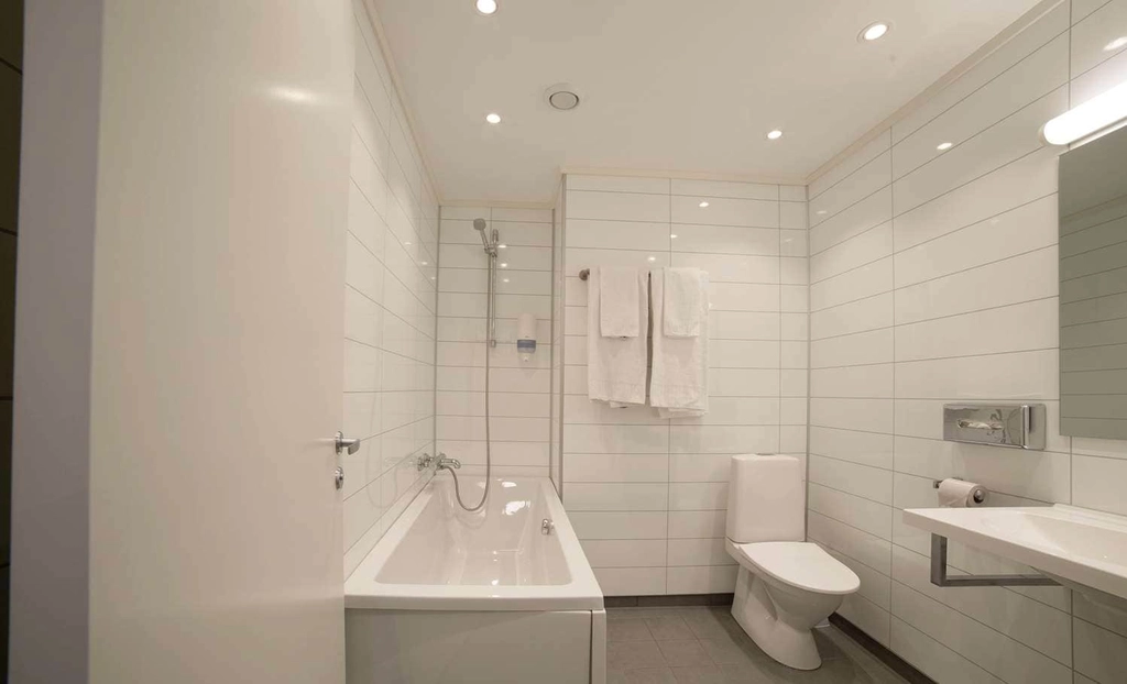 Guest Room Bath