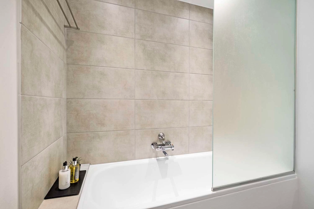 King std room bath