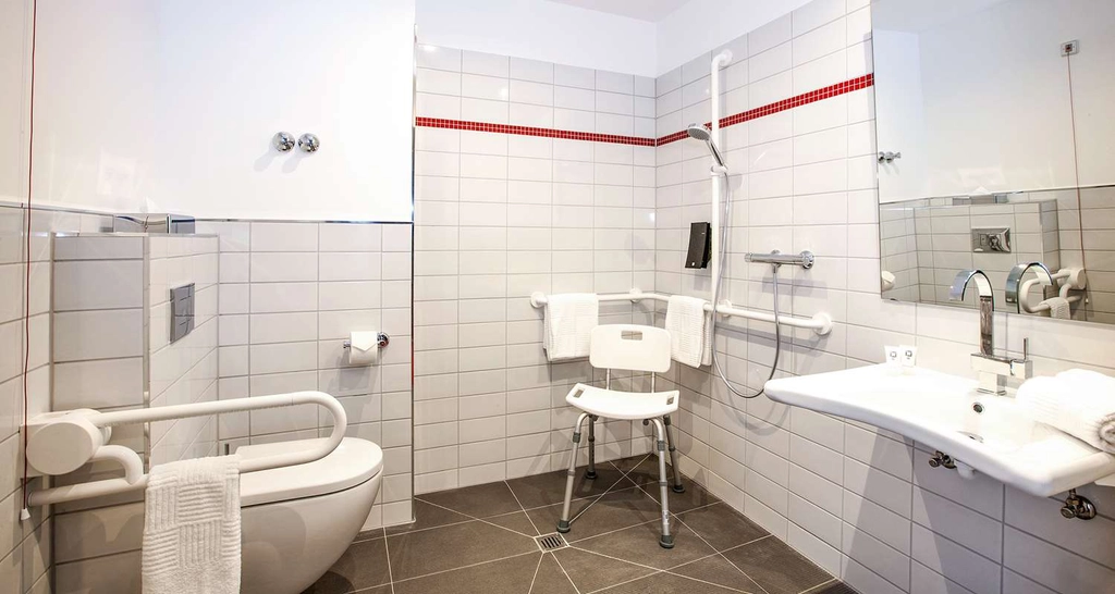 Guest room bath