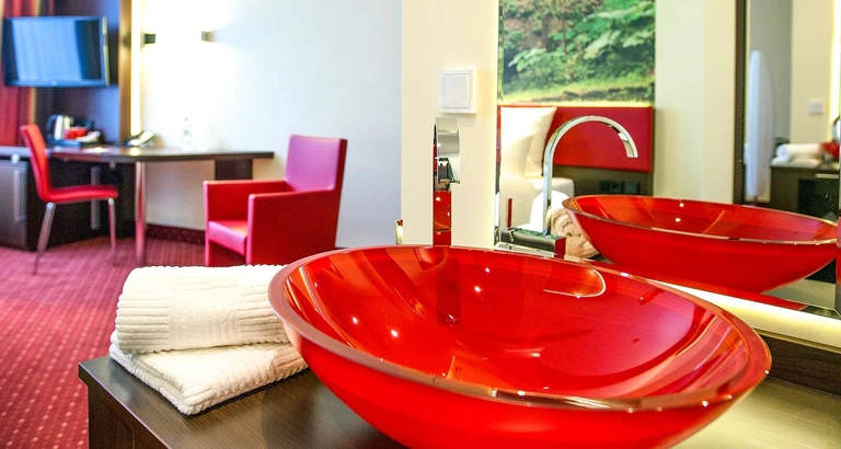 Guest room bath