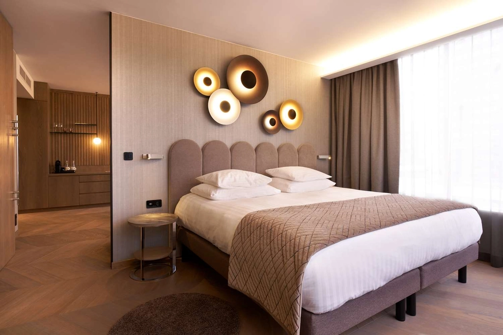 Suite bedroom