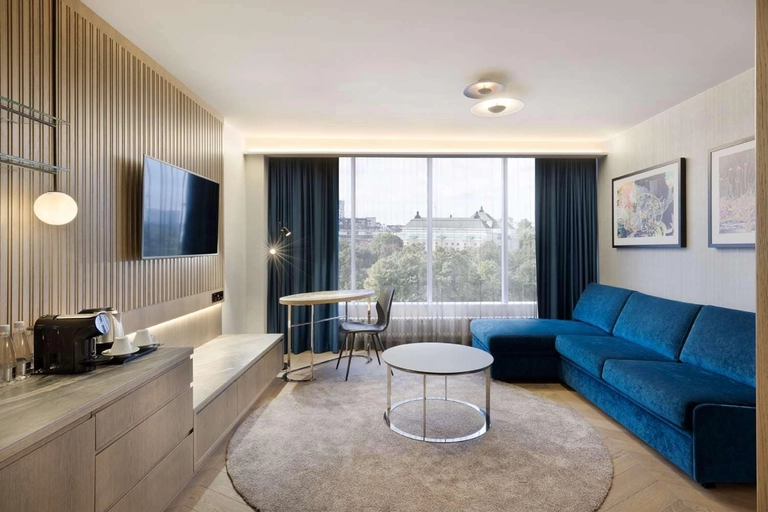 Suite bedroom