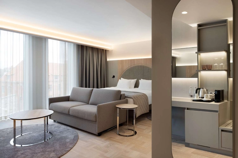 Double Deluxe Bed