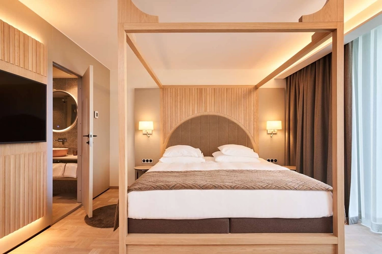 Double Deluxe Bed