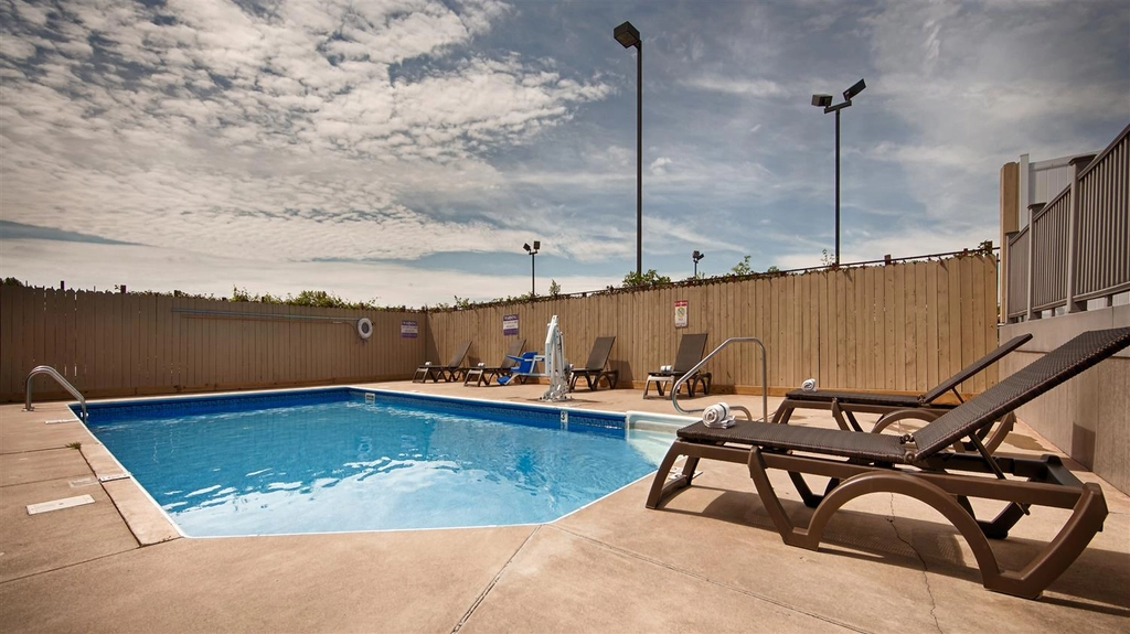 Crossroads Inn Crossroads Inn | Best Western