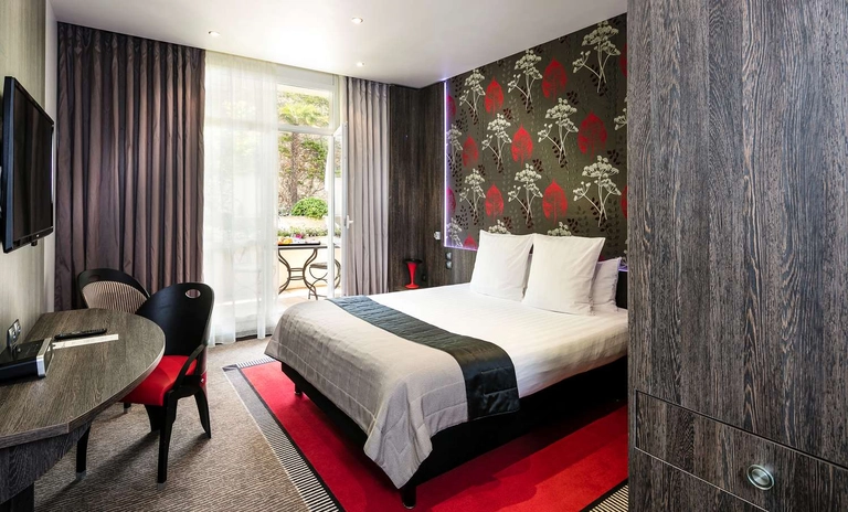 Deluxe Guest Room