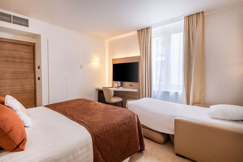 Triple Room with Mountain View