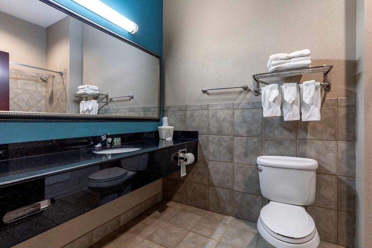 King Whirlpool Suite