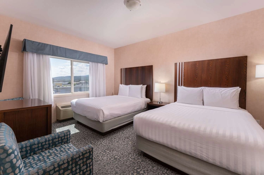 Bed suite Queens Kitchenette