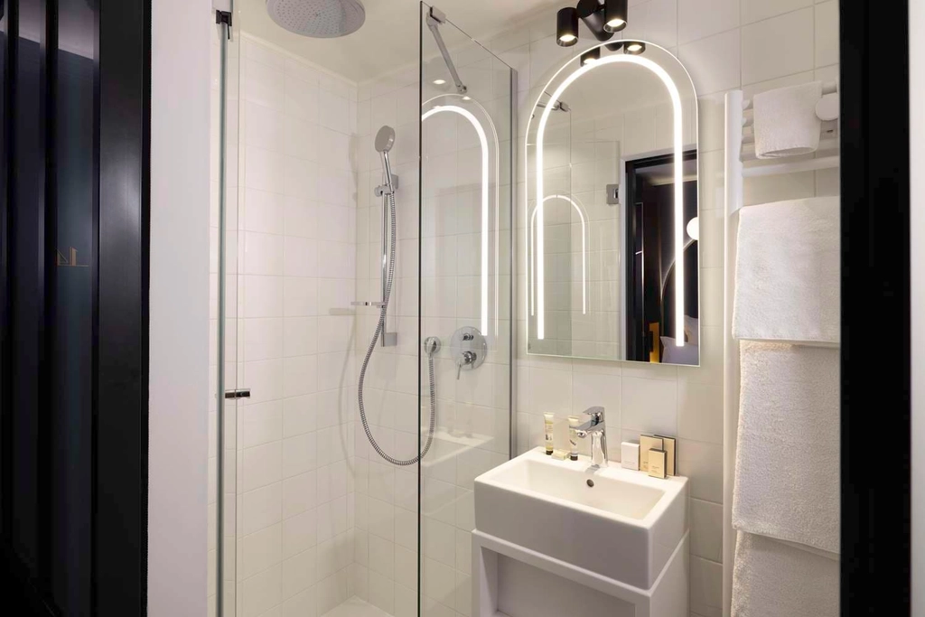 Shower Classic queen room