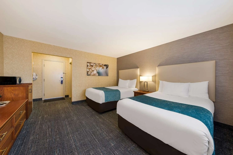 Guest Room with 2 Double Beds, moteal section