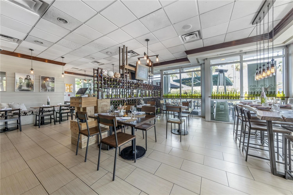 BW Plus North Miami Bal Harbour Restaurant