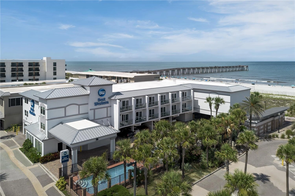 BW SAT BEACH EXTERIOR DAY