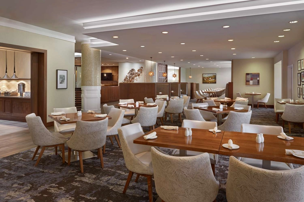 Onsite Crave Restaurant Serving Breakfast, Lunch & Dinner