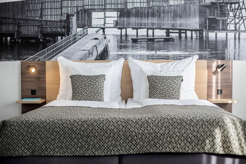 Queen Bed