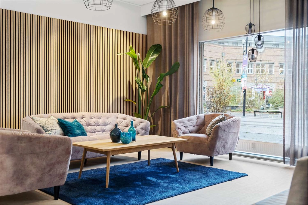 BW Airport Hotel Copenhagen lobby lounge sofas