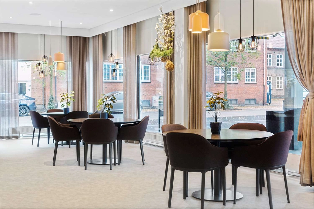 BW Airport Hotel Copenhagen tables lobby lounge