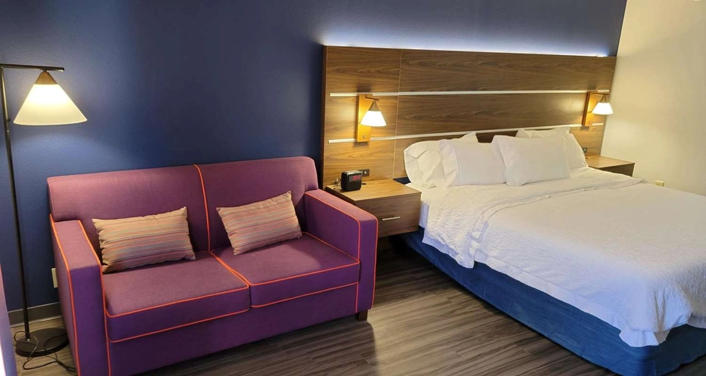 Accesible King Deluxe With Sofabed